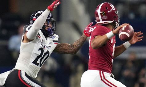 sportsbook wire ncaaf predictions today.